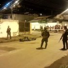 La noche del lunes, militares acordonaron el sitio donde dejaron el cadáver.