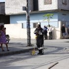 Agentes de tránsito y policías llegaron al sitio al recibir la alerta de lo ocurrido.