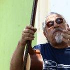 Héctor Napolitano deja ver su ingenio en la creación de su nueva canción titulada El Chongo volador.