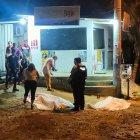 Los pistoleros los sorprendieron por la espalda.