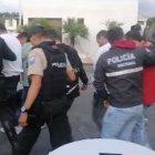 Los detenidos tenían tatuajes con símbolos de la banda delictiva Los Lobos. Uno de ellos tiene historial delictivo.