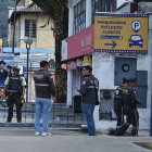 La policía aún no ubica a los tres gatilleros que provocaron el ataque en la unidad judicial.