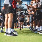 Con el tradicional túnel, así recibieron a Lionel Messi en el Inter de Miami de Estados Unidos.