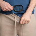 El VPH no tiene cura. Sin embargo al eliminarlo de la piel, se lo erradica.