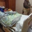 En una clínica privada recibe atención la pequeña mordida por un perro en el sur de Ambato.