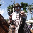 Tractores alegóricos, danza, caballos en el Paseo del Chagra en Machachi.