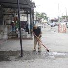 En el sitio donde ocurrió el hecho, este sábado limpiaron residuos de sangre que aún quedaban en la vereda. Los moradores están atemorizados.