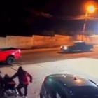 Más de 10 delincuentes secuestran a una pareja en El Bosque.