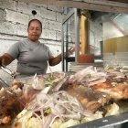 Este plato, al igual que el encebollado de pescado, lleva yuca.