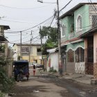 En esta calle del suburbio ocurrió el crimen.