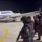 El momento en que trasladan al implicado en el asesinato de Agustín Intriago.