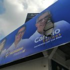 El cartel principal de la sede fue atacado con fuego