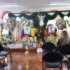 Padre e hijo que murieron en un accidente son velados en Quito.