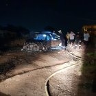 El hombre fue encontrado en un carro incinerado.