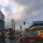 El delincuente se hizo pasar por vendedor de agua.