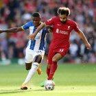 Moisés Caicedo (i) estaría en la mira del Liverpool, tras su buena temporada con el Brighton.