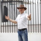 Darwin  Verdezoto canta desde niño. Su  pasión por la música la heredó de su padre.