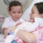 Silvana Torres, después de su parto con sus dos hijos.