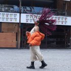 Es un poco insegura y está trabajando en ello.