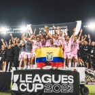 La bandera de Ecuador en las manos de Dixon Arroyo y todo el Inter Miami