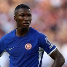 Moisés Caicedo debutó con el Chelsea, en la derrota sufrida frente al West Ham.