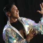 Carlos Menéndez cuando se echa un trago, prefiere escuchar música de despecho.