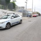 Hombre fue baleado en el exterior de un centro de salud en Durán.