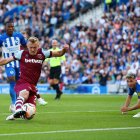 Pervis Estupiñán fue titular en Brighton.