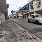 Los restos de sangre producto del ataque quedaron en la calzada.