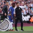 Moisés Caicedo (c) lleva dos partidos disputados con el Chelsea de Inglaterra.