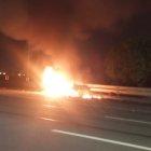 Casi de manera simultánea explosionaron dos vehículos en la provincia de El Oro.