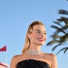 Su maquillaje es muy natural.