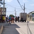 Amigos fueron baleados en Manta.