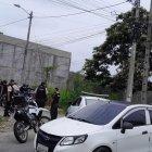 En el lugar los sospechosos terminaron chocándose contra uno de los postes de alumbrado.