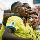 Toda la alegría de Ecuador, Félix Torres (c) y sus dos goles que nos llenan de felicidad.