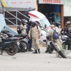 Horas después del ataque, la seguridad en los exteriores del supermercado se reforzó.