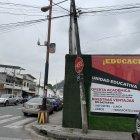 Peligroso poste de luz inclinado en las calles Av. Tercera y Calle Primera del sector Mapasingue Oeste.