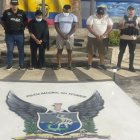 La Policía detuvo a dos hombres y una mujer.