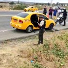 El conductor fue encontrado muerto en su taxi.
