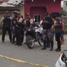 En el lugar hubo conmoción y los agentes policiales iniciaron las investigación.