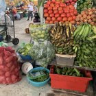 El verde y el limón han escaceado en algunos mercados municipales de Guayaquil, pero en otros no.