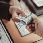 Los trabajadores esperan que el SBU suba en 25 dólares en este año.