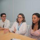 Lic. Jordy Decimavilla, enfermero responsable del área de Oncología del Hospital de Niños Francisco de Icaza Bustamante, junto a la oncóloga pediatra Doris Calle y quien fuera paciente de esa casa de salud, Keyla Murillo.