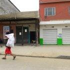 En la Entrada de la 8, en el noroeste de Guayaquil, zona en la que ciudadanos indican que existen extorsiones, hay varios locales cerrados.