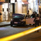 El hombre conducía este vehículo. La mujer iba en el asiento del copiloto.