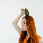 El aguacate es uno de lo productos más utilizados para nutrir el cabello.