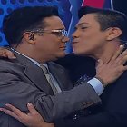 Matamoros y Menéndez recrearon un beso.