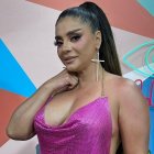 Paola Farías arrancó suspiros en las redes sociales al mostrarse sensual y atrevida en un mini vestido.