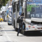 Según dirigentes de la transportación urbana, varias líneas pagarían 3 dólares diarios por bus.