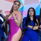 Paola Farías estrenó el vestido sexy en el programa Viralizados, donde comparte panel con Laura Bonilla, Carla Tacle, María Mercedes Pacheco